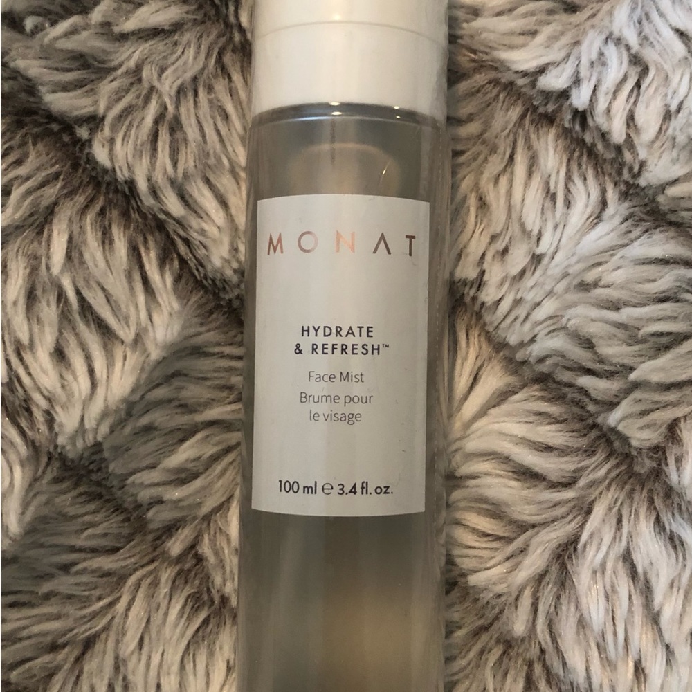Monat Hydrate and refresh face mist